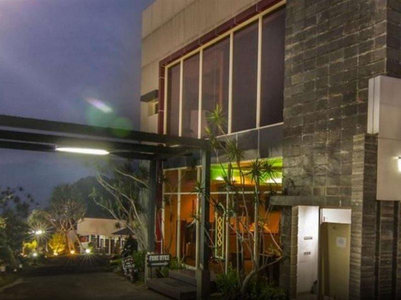 The Rizen Hotel Cisarua Ngoại thất bức ảnh