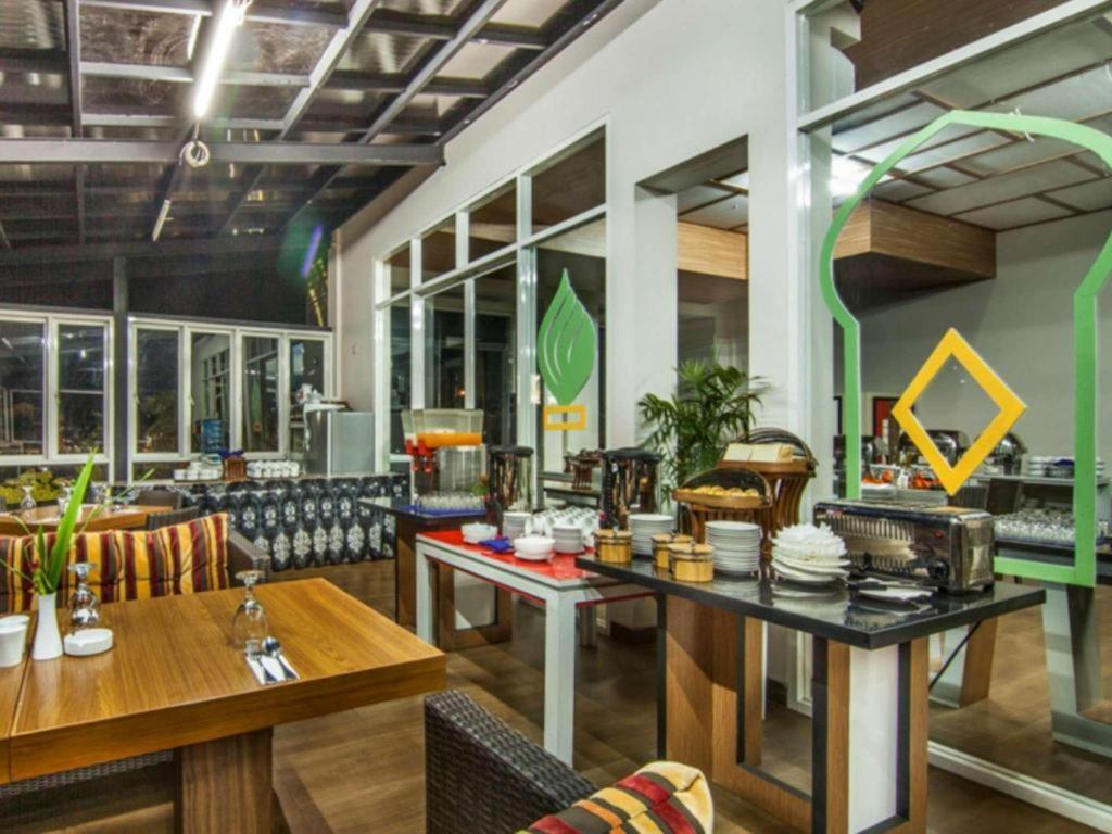 The Rizen Hotel Cisarua Ngoại thất bức ảnh