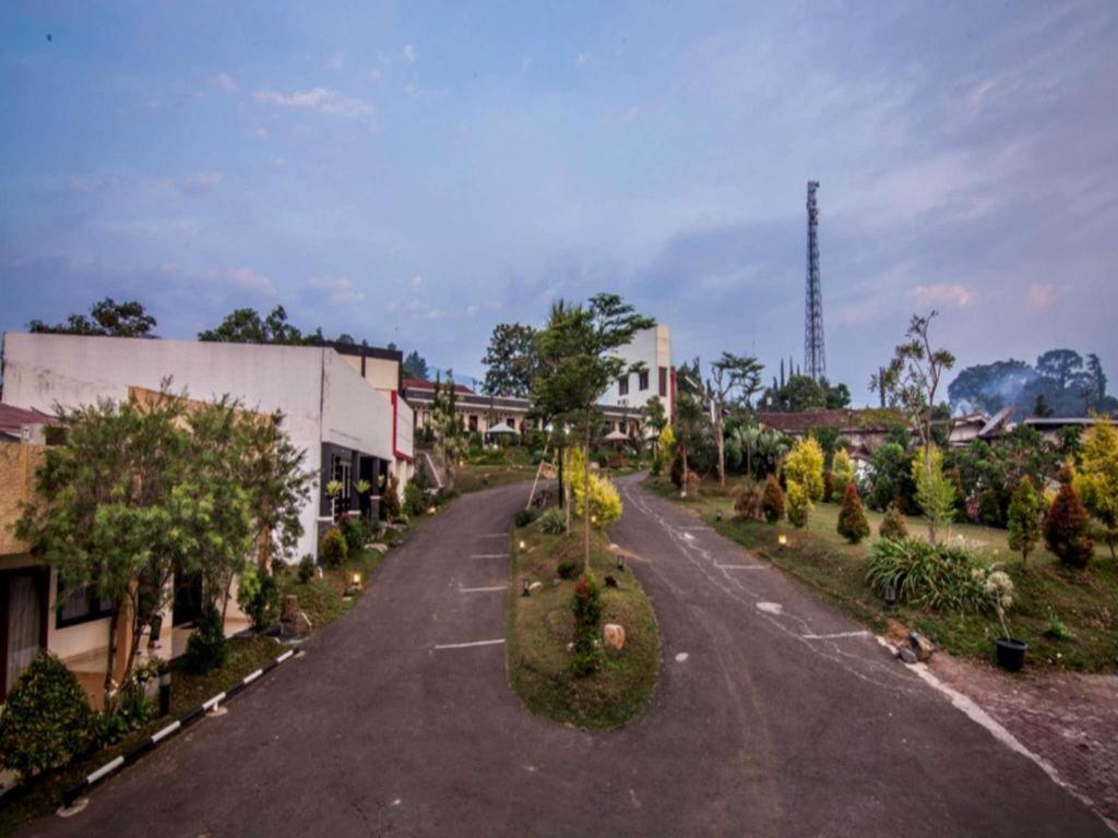 The Rizen Hotel Cisarua Ngoại thất bức ảnh
