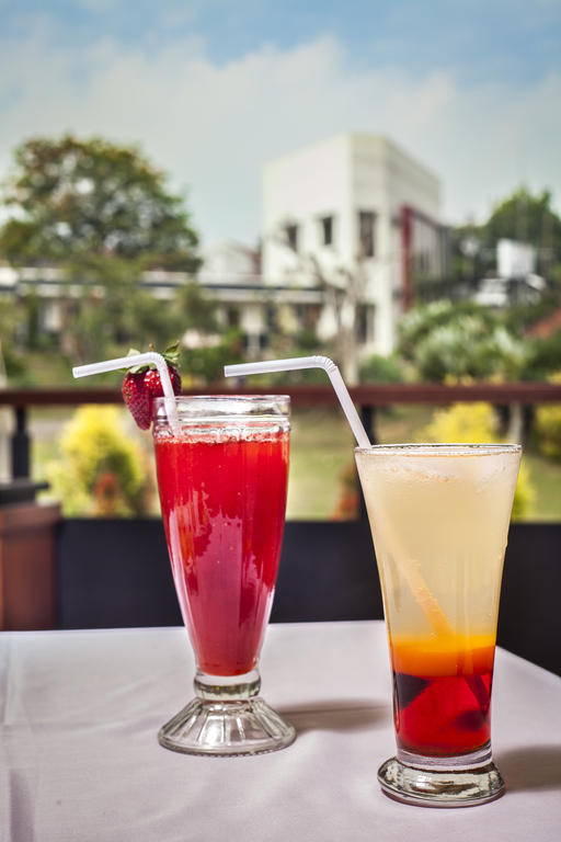 The Rizen Hotel Cisarua Ngoại thất bức ảnh